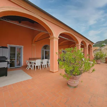 Rivierarent La Terrazza Sul Borgo Apartmán *